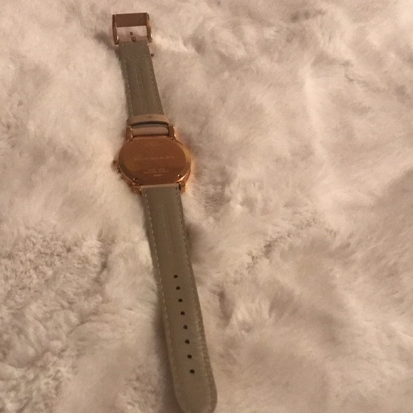 BURBERRY WOMEN'S THE CITY ROUND BEIGE LEATHER STRAP WATCH - Picture 4 of 14